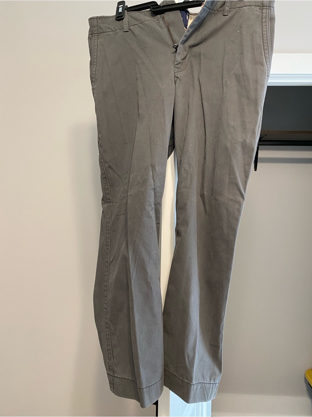 American Eagle Outfitters Men's Charcoal Gray Chino Pants